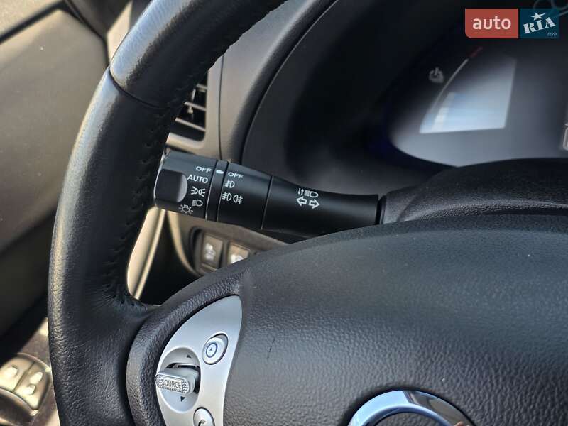 Хэтчбек Nissan Leaf 2015 в Тернополе
