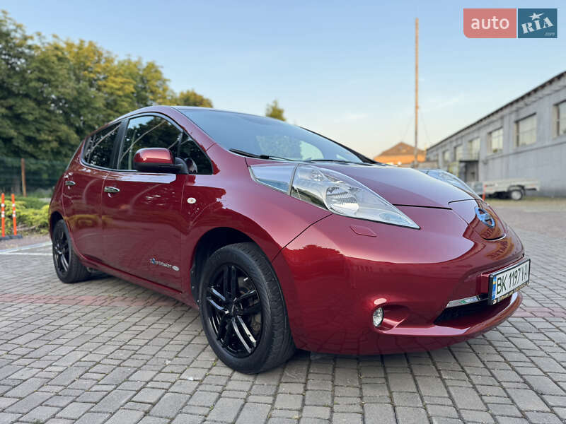 Хэтчбек Nissan Leaf 2015 в Луцке