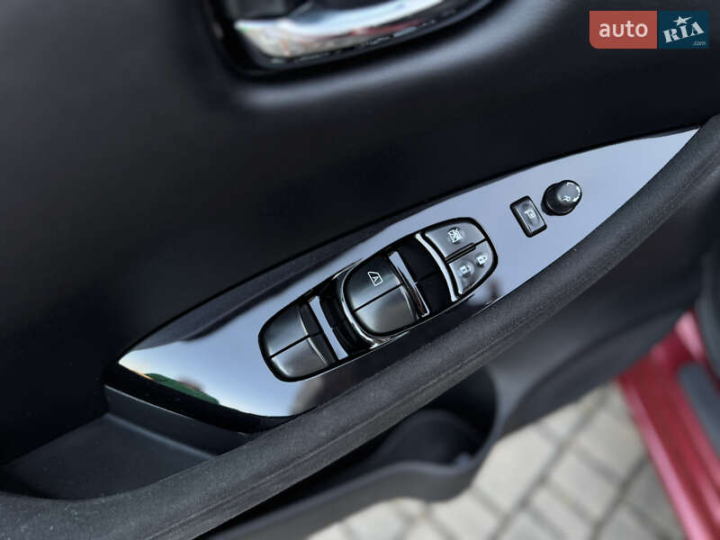 Хэтчбек Nissan Leaf 2015 в Луцке