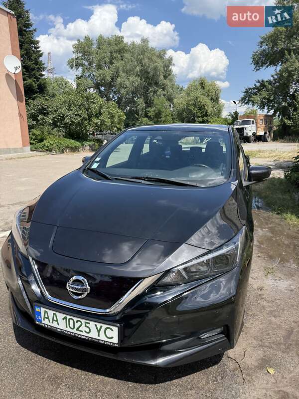 Хэтчбек Nissan Leaf 2019 в 