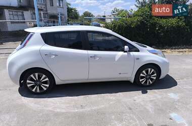 Хэтчбек Nissan Leaf 2016 в 