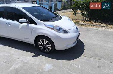 Хэтчбек Nissan Leaf 2016 в 