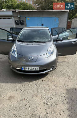 Хетчбек Nissan Leaf 2014 в 
