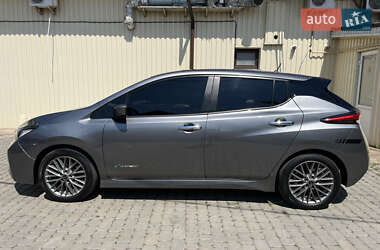 Хэтчбек Nissan Leaf 2019 в 
