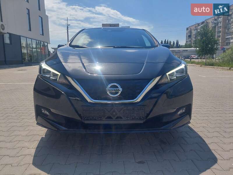 Хэтчбек Nissan Leaf 2020 в 
