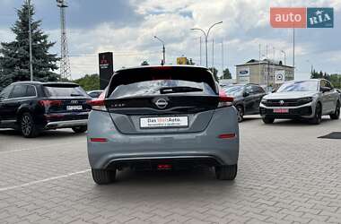 Хэтчбек Nissan Leaf 2022 в 