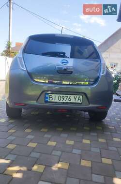 Хетчбек Nissan Leaf 2015 в 