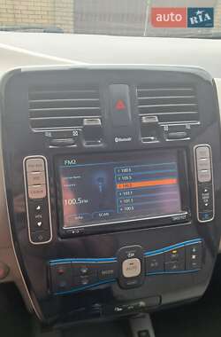 Хэтчбек Nissan Leaf 2011 в 