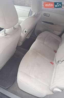 Хэтчбек Nissan Leaf 2011 в 