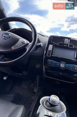 Хэтчбек Nissan Leaf 2014 в 