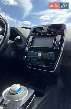 Хэтчбек Nissan Leaf 2014 в 