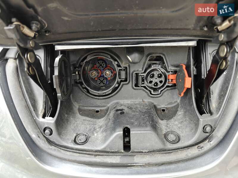 Хэтчбек Nissan Leaf 2015 в Ивано-Франковске