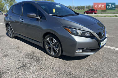 Хэтчбек Nissan Leaf 2022 в 