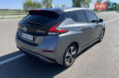 Хэтчбек Nissan Leaf 2022 в 