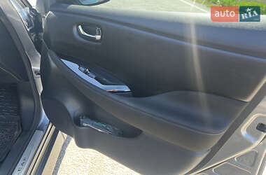 Хэтчбек Nissan Leaf 2022 в 