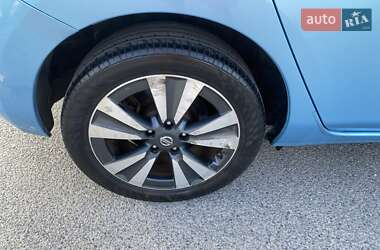 Хетчбек Nissan Leaf 2014 в 