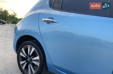 Хетчбек Nissan Leaf 2014 в 