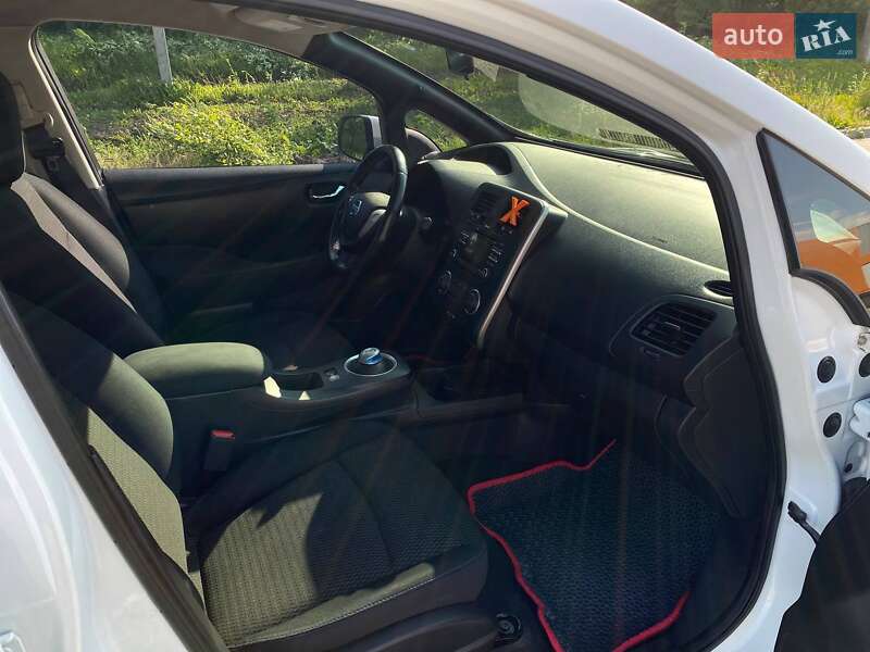 Хетчбек Nissan Leaf 2013 в Києві