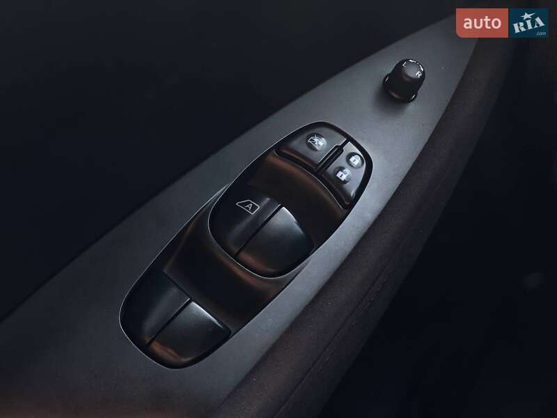 Хетчбек Nissan Leaf 2013 в Києві