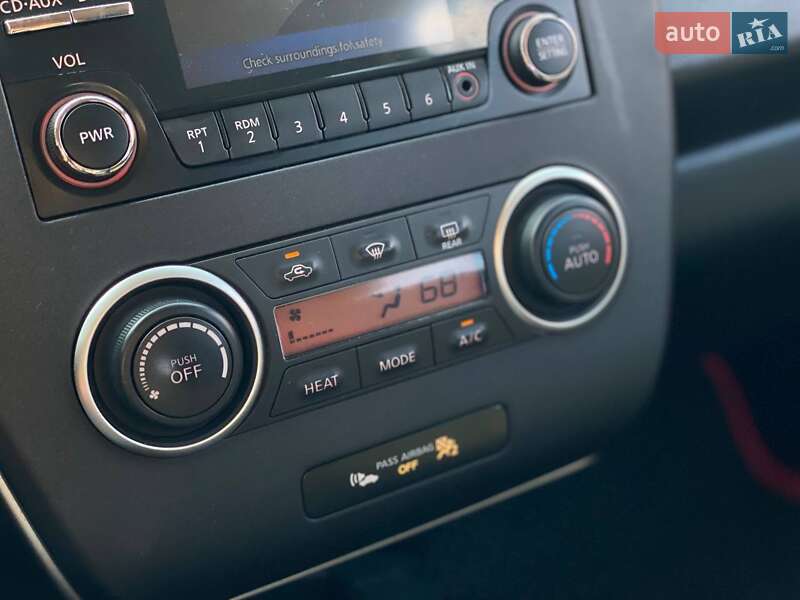 Хетчбек Nissan Leaf 2013 в Києві