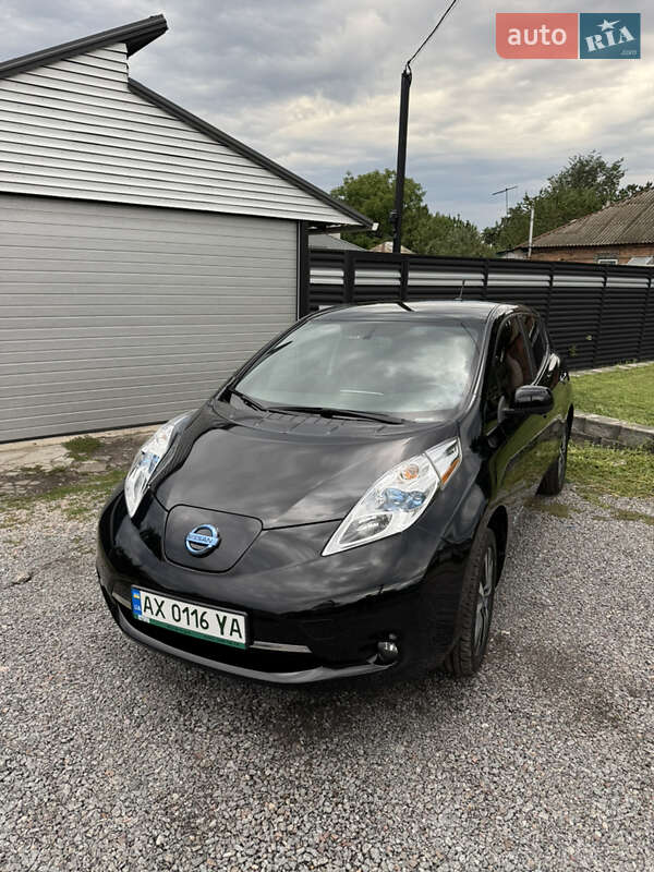 Хэтчбек Nissan Leaf 2013 в 