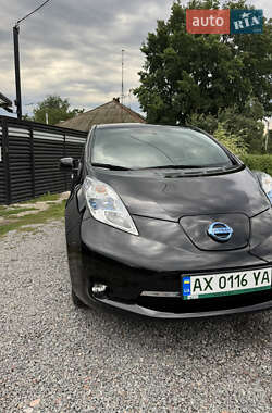 Хэтчбек Nissan Leaf 2013 в 