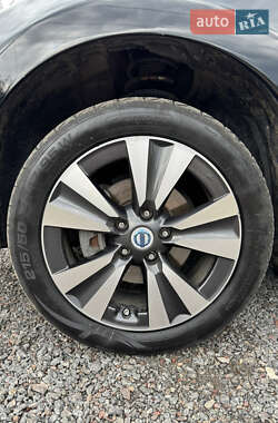 Хэтчбек Nissan Leaf 2013 в 