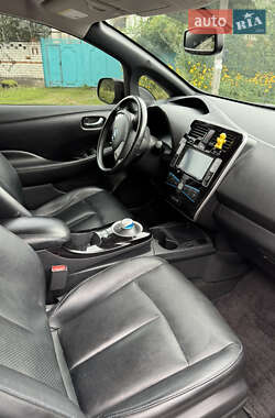 Хэтчбек Nissan Leaf 2013 в 