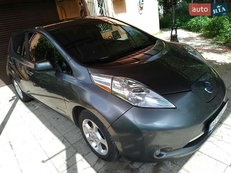 Хэтчбек Nissan Leaf 2015 в Днепре
