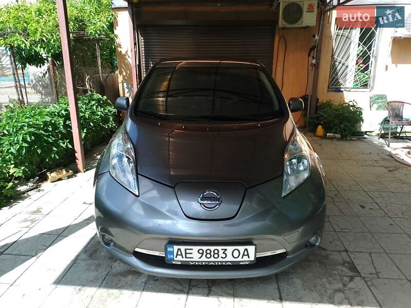 Хэтчбек Nissan Leaf 2015 в Днепре
