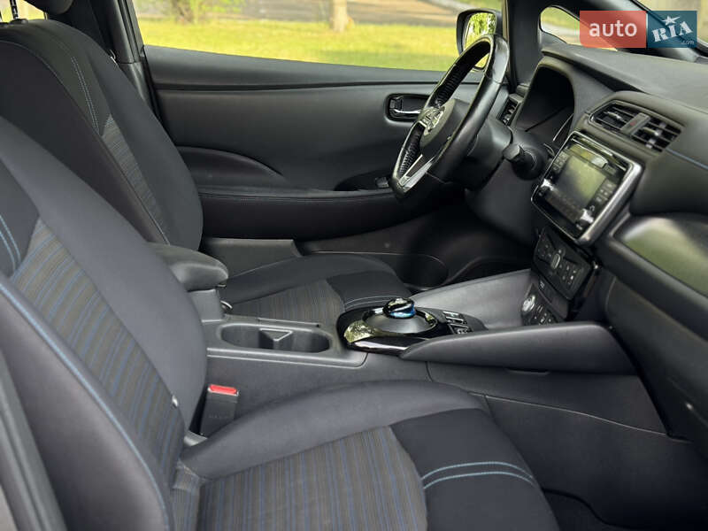 Хэтчбек Nissan Leaf 2019 в Киеве