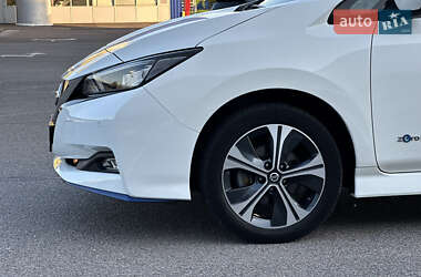 Хэтчбек Nissan Leaf 2020 в 