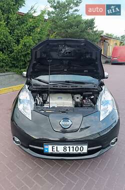 Хэтчбек Nissan Leaf 2015 в 