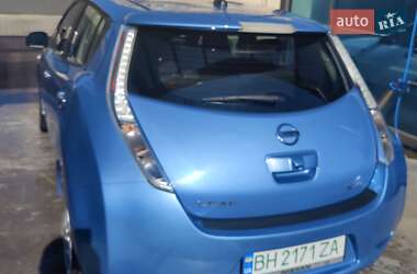 Хэтчбек Nissan Leaf 2013 в 