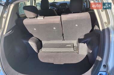 Хэтчбек Nissan Leaf 2013 в 