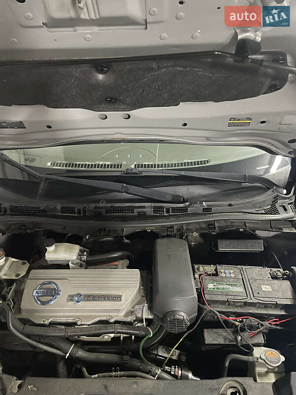 Хэтчбек Nissan Leaf 2011 в Ивано-Франковске