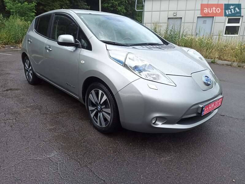 Хэтчбек Nissan Leaf 2015 в 