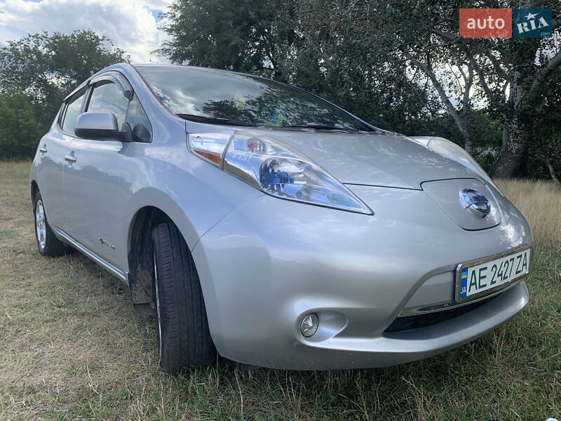 Хэтчбек Nissan Leaf 2013 в Днепре