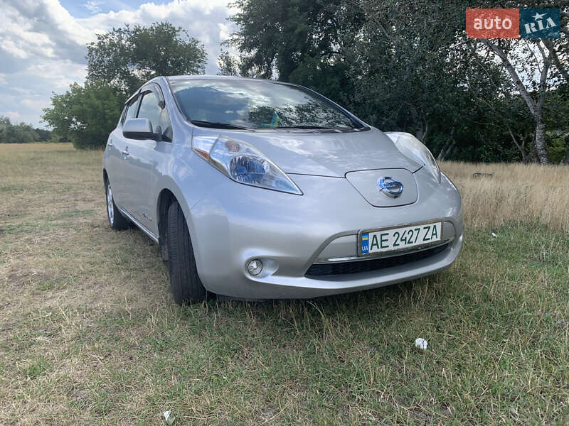 Хэтчбек Nissan Leaf 2013 в Днепре