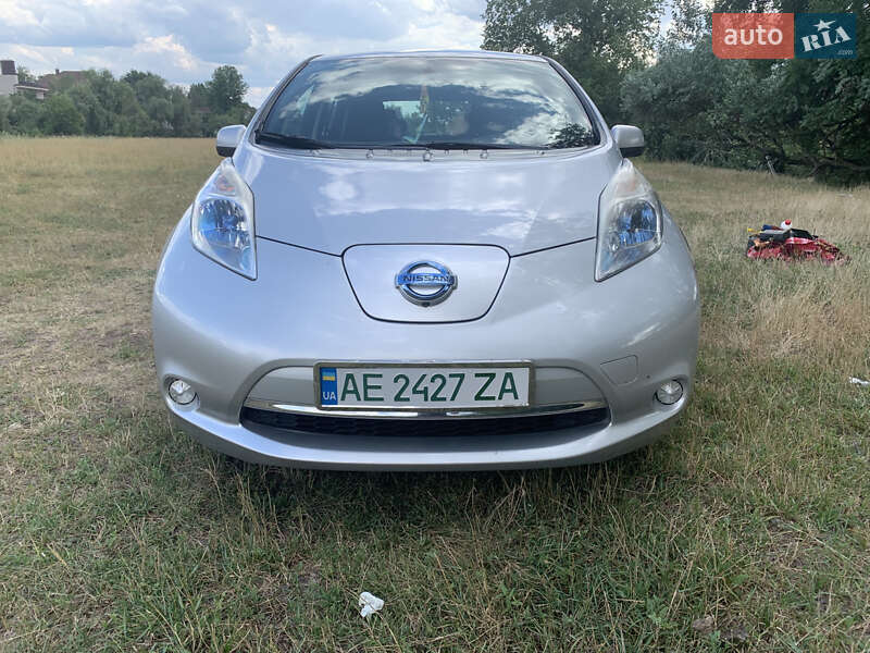 Хэтчбек Nissan Leaf 2013 в Днепре