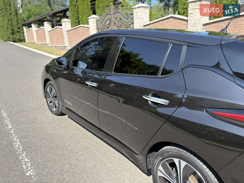 Хэтчбек Nissan Leaf 2018 в Черновцах