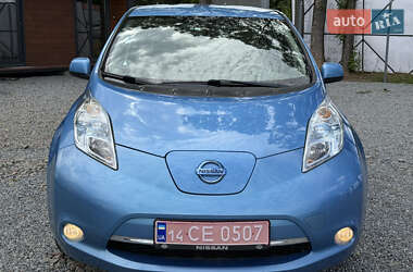 Хэтчбек Nissan Leaf 2012 в 