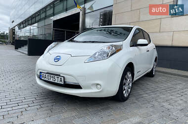 Хэтчбек Nissan Leaf 2015 в Киеве