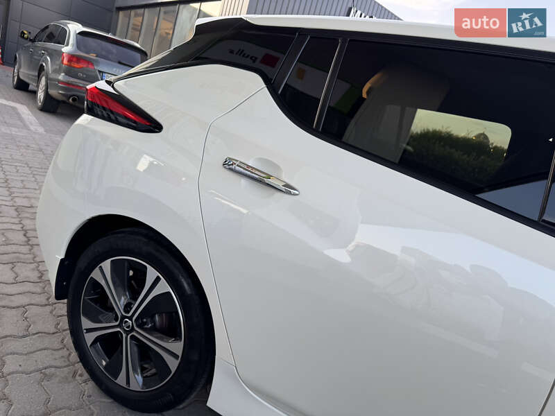 Хэтчбек Nissan Leaf 2018 в Дрогобыче