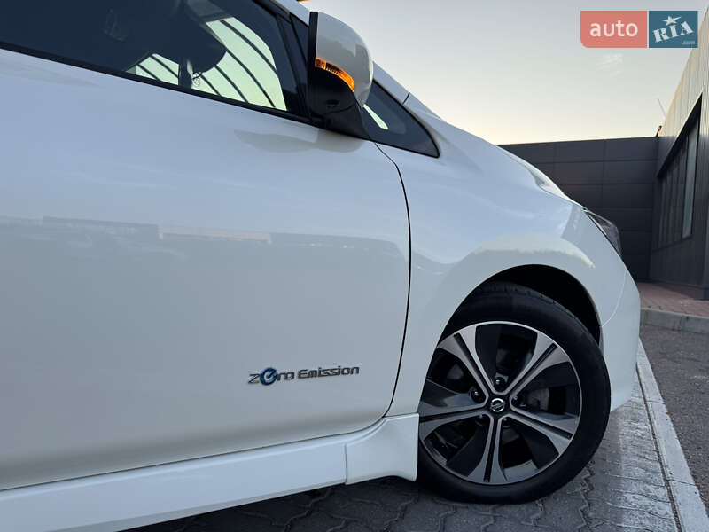 Хэтчбек Nissan Leaf 2018 в Дрогобыче