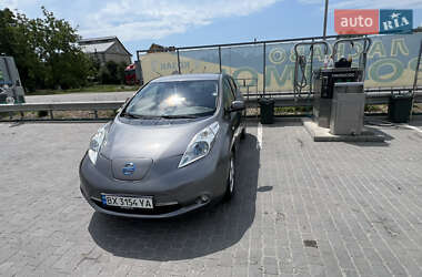 Хэтчбек Nissan Leaf 2013 в 