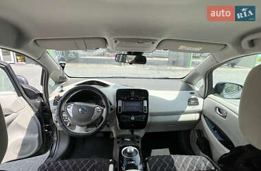 Хэтчбек Nissan Leaf 2013 в 