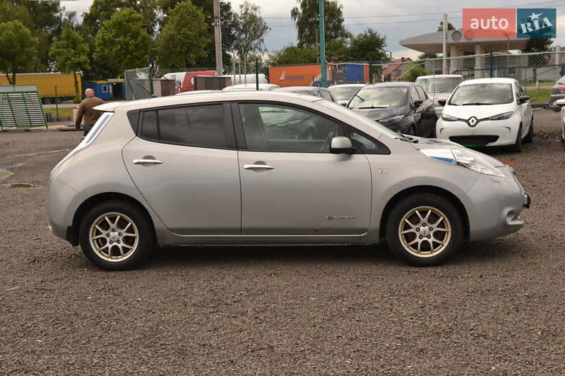 Хэтчбек Nissan Leaf 2015 в Луцке