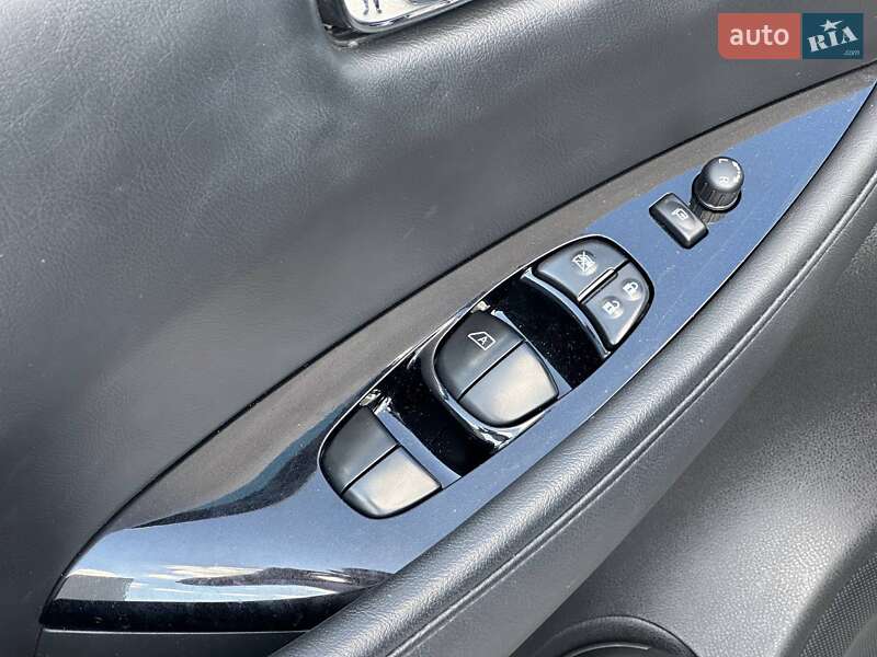 Хэтчбек Nissan Leaf 2013 в Львове