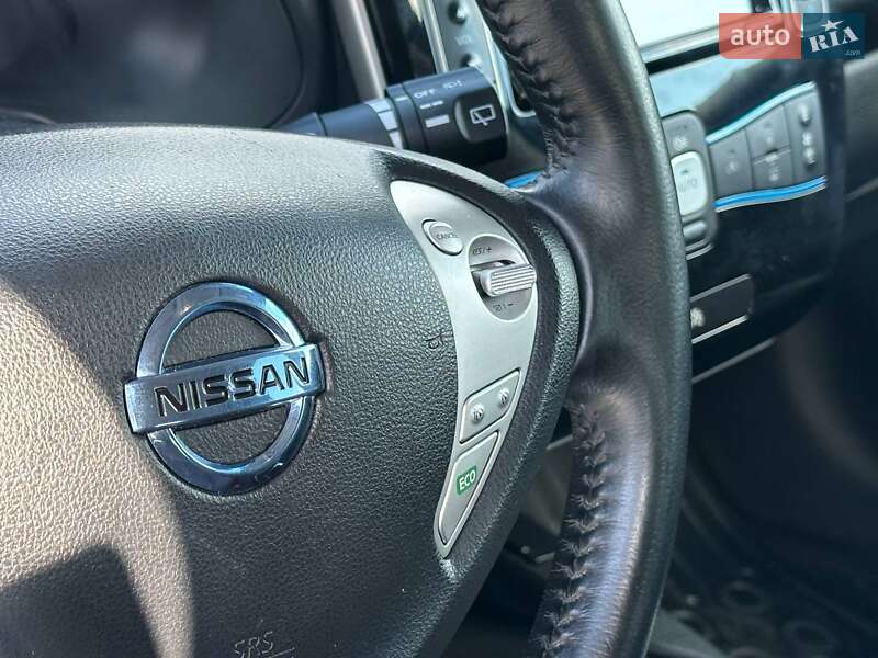 Хэтчбек Nissan Leaf 2013 в Львове